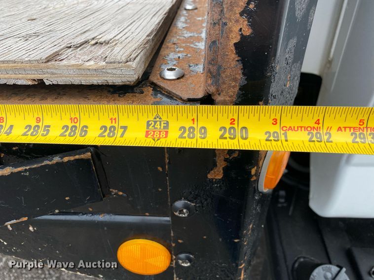 image for item KW9257 2005 Chevrolet C7500  flatbed truck