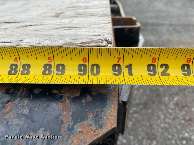 image for item KW9257 2005 Chevrolet C7500  flatbed truck