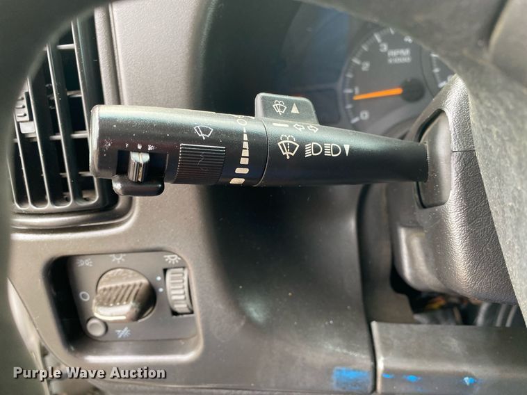 image for item KW9257 2005 Chevrolet C7500  flatbed truck