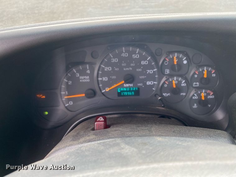 image for item KW9257 2005 Chevrolet C7500  flatbed truck