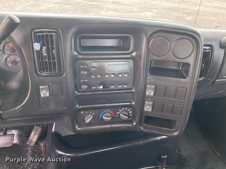 image for item KW9257 2005 Chevrolet C7500  flatbed truck