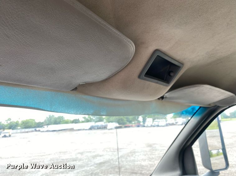 image for item KW9257 2005 Chevrolet C7500  flatbed truck