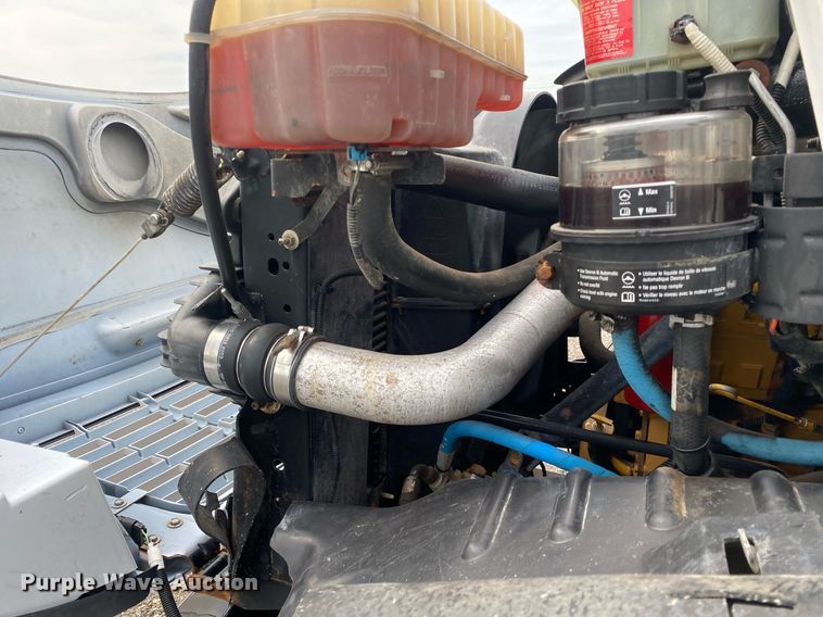 image for item KW9257 2005 Chevrolet C7500  flatbed truck