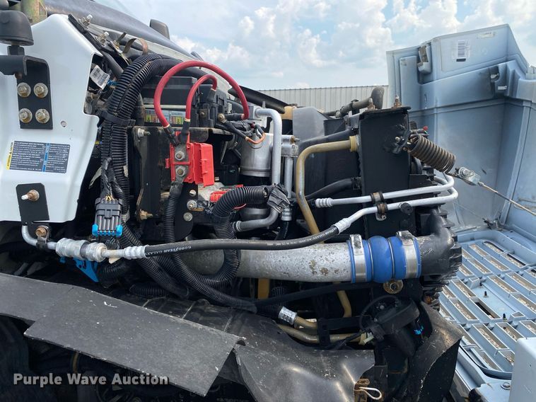 image for item KW9257 2005 Chevrolet C7500  flatbed truck