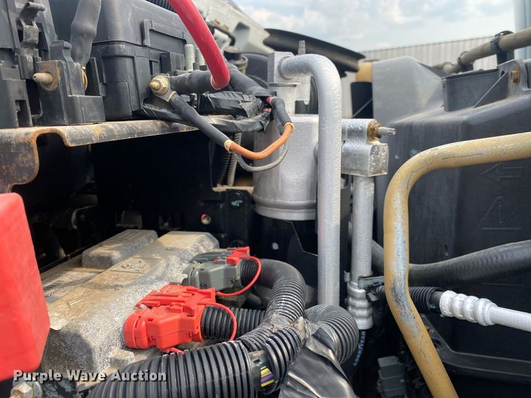 image for item KW9257 2005 Chevrolet C7500  flatbed truck