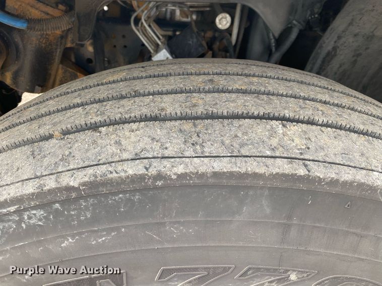 image for item KW9257 2005 Chevrolet C7500  flatbed truck