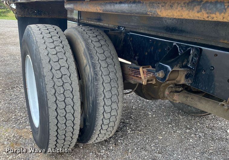 image for item KW9257 2005 Chevrolet C7500  flatbed truck