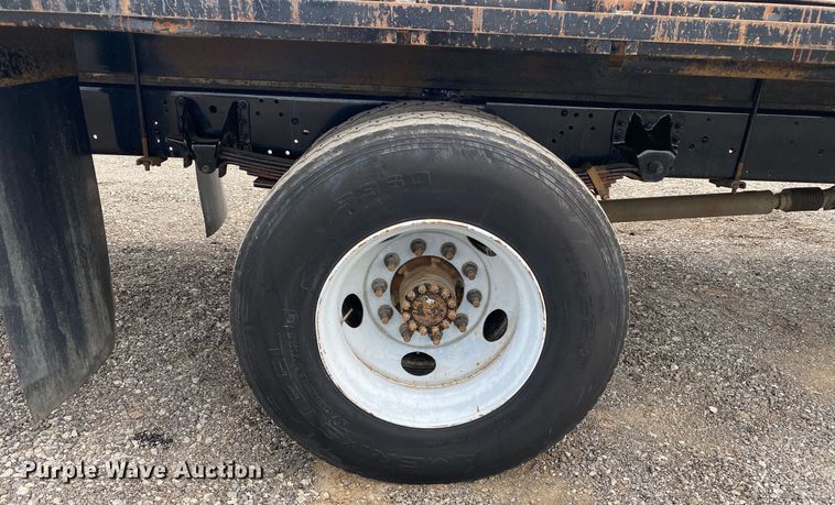 image for item KW9257 2005 Chevrolet C7500  flatbed truck