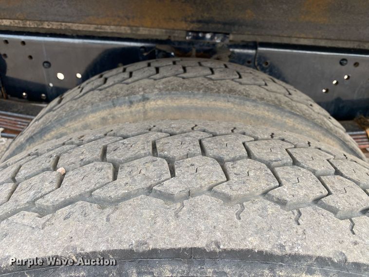 image for item KW9257 2005 Chevrolet C7500  flatbed truck