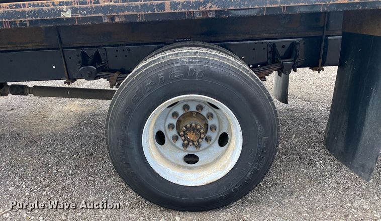 image for item KW9257 2005 Chevrolet C7500  flatbed truck