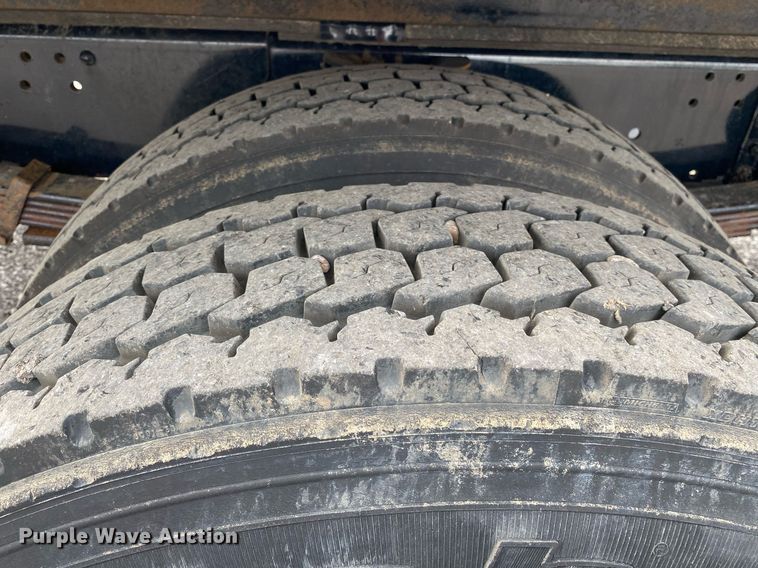 image for item KW9257 2005 Chevrolet C7500  flatbed truck