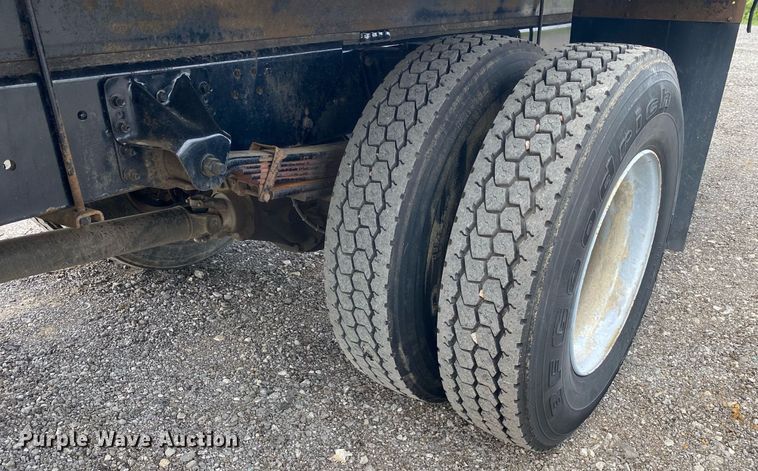 image for item KW9257 2005 Chevrolet C7500  flatbed truck