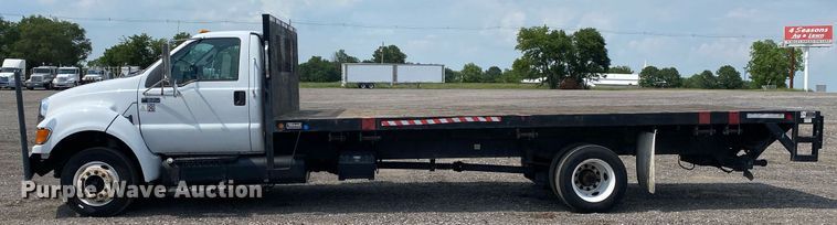 image for item KW9260 2012 Ford F650 Super Duty  flatbed truck