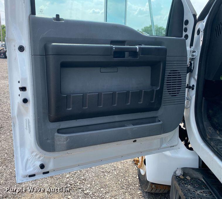 image for item KW9260 2012 Ford F650 Super Duty  flatbed truck