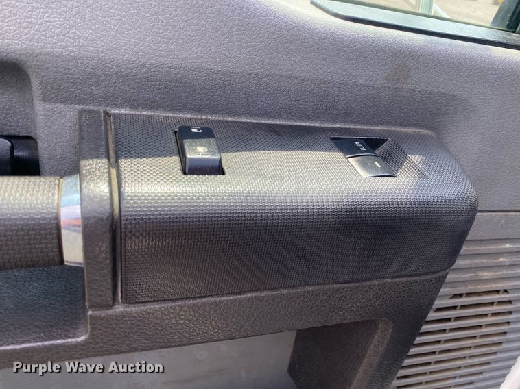 image for item KW9260 2012 Ford F650 Super Duty  flatbed truck