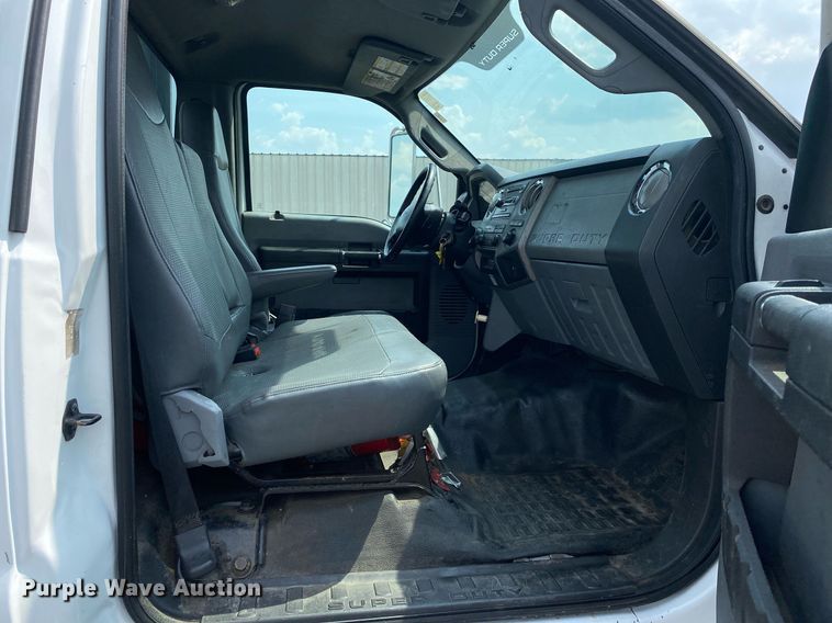 image for item KW9260 2012 Ford F650 Super Duty  flatbed truck