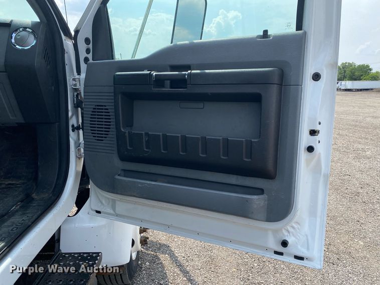 image for item KW9260 2012 Ford F650 Super Duty  flatbed truck