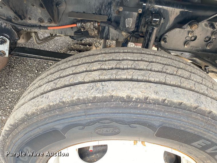 image for item KW9260 2012 Ford F650 Super Duty  flatbed truck