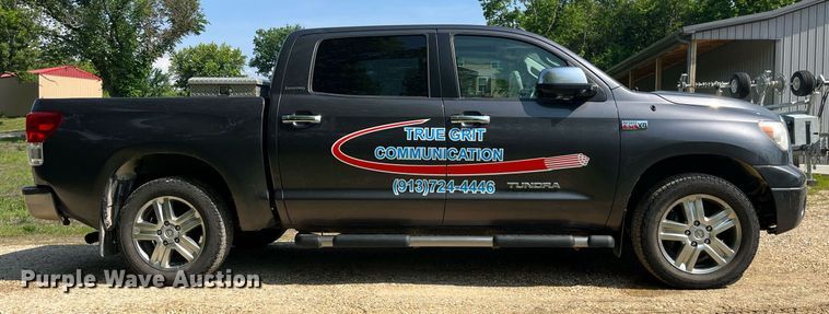 image for item LA9959 2011 Toyota Tundra  CrewMax pickup truck
