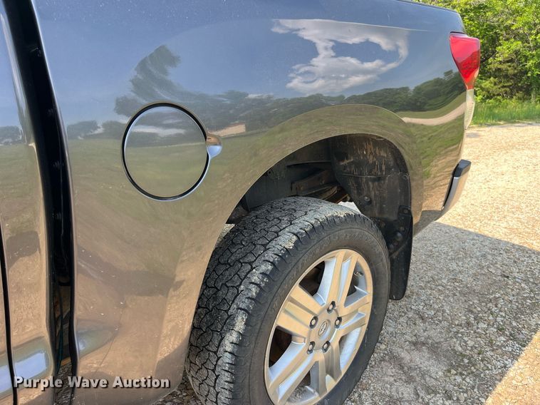 image for item LA9959 2011 Toyota Tundra  CrewMax pickup truck