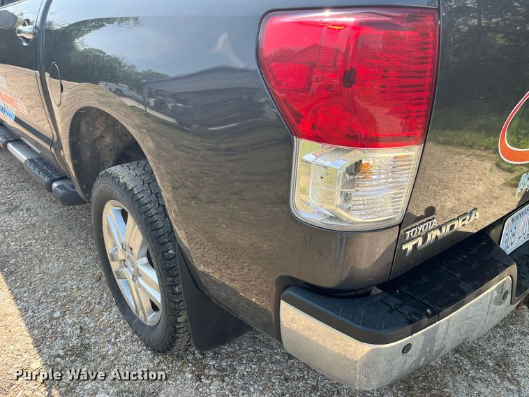 image for item LA9959 2011 Toyota Tundra  CrewMax pickup truck
