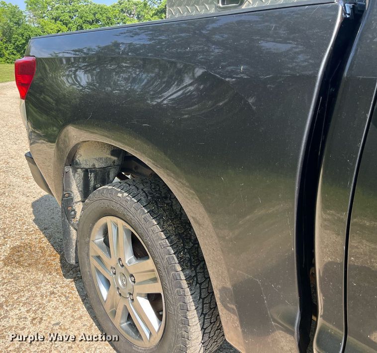 image for item LA9959 2011 Toyota Tundra  CrewMax pickup truck