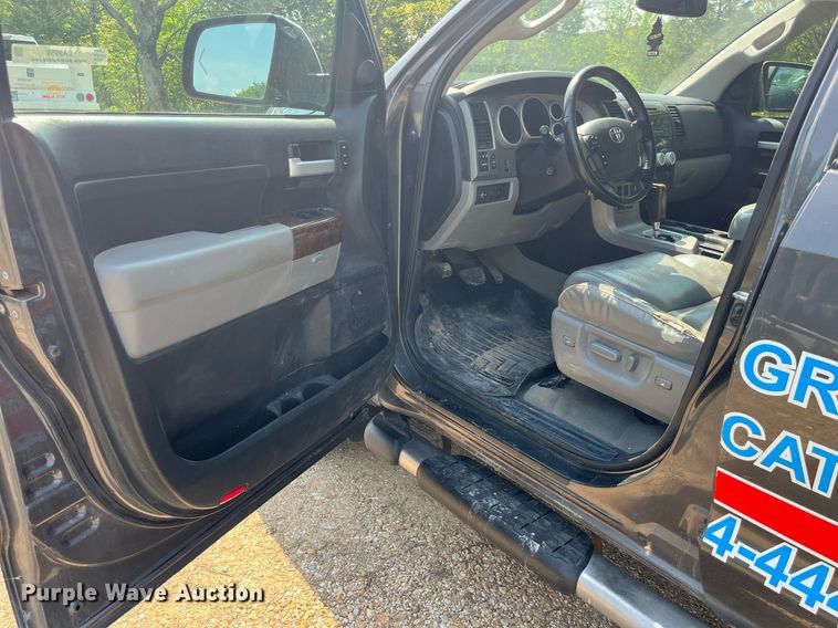 image for item LA9959 2011 Toyota Tundra  CrewMax pickup truck