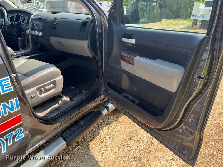 image for item LA9959 2011 Toyota Tundra  CrewMax pickup truck