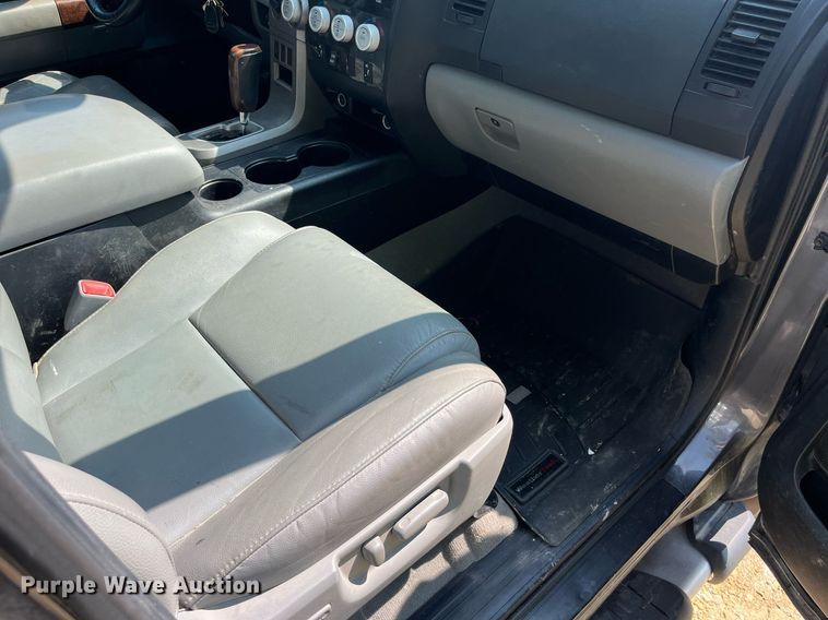 image for item LA9959 2011 Toyota Tundra  CrewMax pickup truck