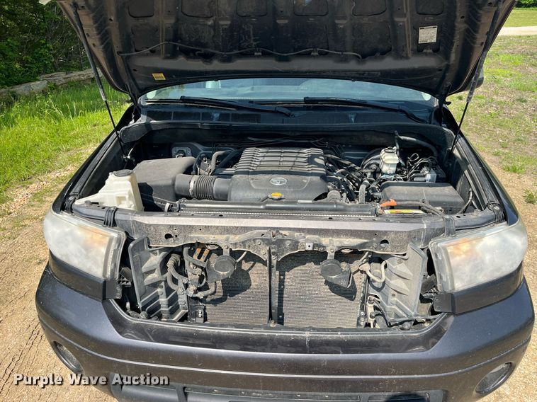 image for item LA9959 2011 Toyota Tundra  CrewMax pickup truck