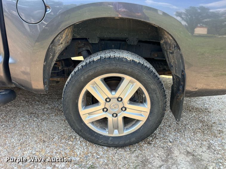 image for item LA9959 2011 Toyota Tundra  CrewMax pickup truck