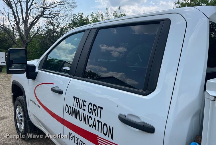 image for item LA9960 2020 Chevrolet Silverado 2500HD  Crew Cab utility bed pickup truck