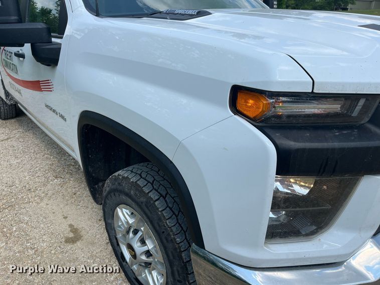 image for item LA9960 2020 Chevrolet Silverado 2500HD  Crew Cab utility bed pickup truck