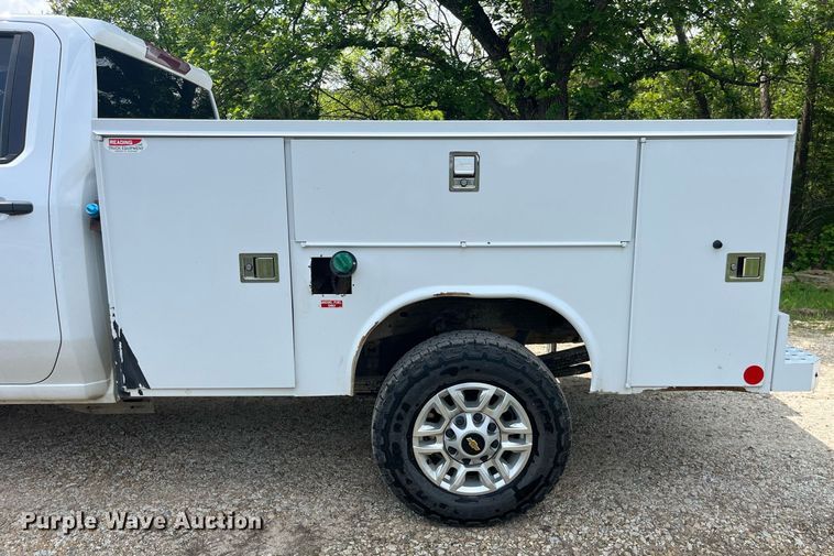 image for item LA9960 2020 Chevrolet Silverado 2500HD  Crew Cab utility bed pickup truck
