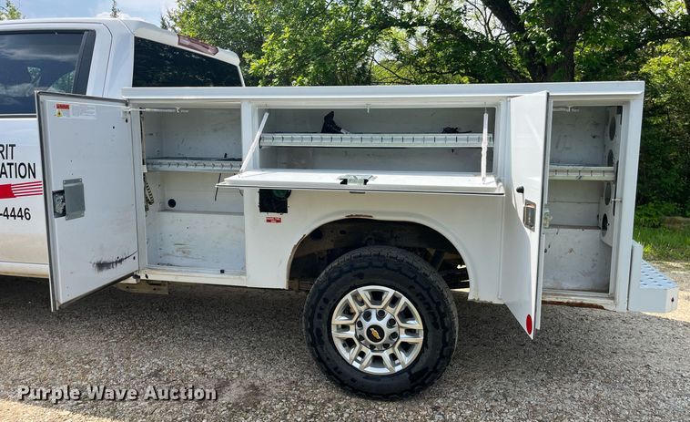 image for item LA9960 2020 Chevrolet Silverado 2500HD  Crew Cab utility bed pickup truck