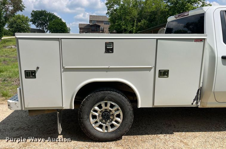 image for item LA9960 2020 Chevrolet Silverado 2500HD  Crew Cab utility bed pickup truck