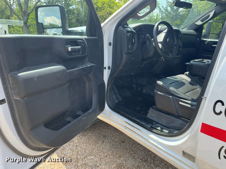 image for item LA9960 2020 Chevrolet Silverado 2500HD  Crew Cab utility bed pickup truck