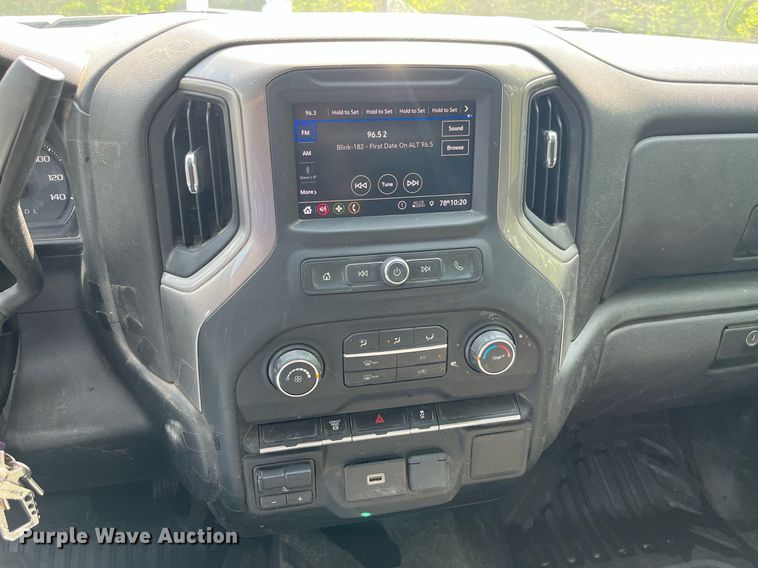 image for item LA9960 2020 Chevrolet Silverado 2500HD  Crew Cab utility bed pickup truck