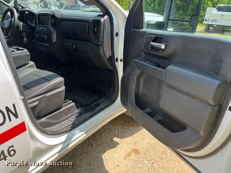 image for item LA9960 2020 Chevrolet Silverado 2500HD  Crew Cab utility bed pickup truck