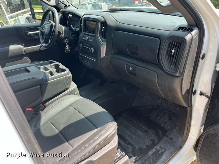 image for item LA9960 2020 Chevrolet Silverado 2500HD  Crew Cab utility bed pickup truck