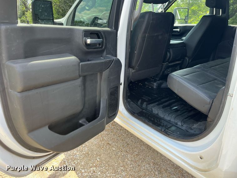 image for item LA9960 2020 Chevrolet Silverado 2500HD  Crew Cab utility bed pickup truck