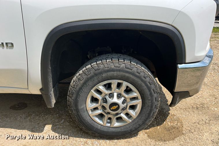 image for item LA9960 2020 Chevrolet Silverado 2500HD  Crew Cab utility bed pickup truck