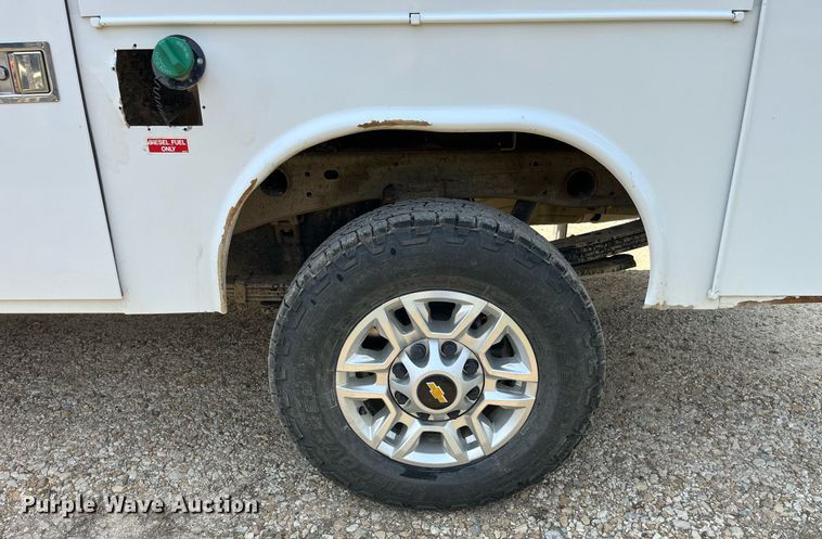 image for item LA9960 2020 Chevrolet Silverado 2500HD  Crew Cab utility bed pickup truck