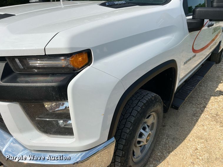 image for item LA9961 2020 Chevrolet Silverado 2500HD  Crew Cab utility bed pickup truck