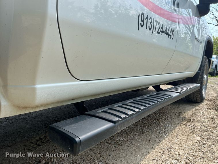 image for item LA9961 2020 Chevrolet Silverado 2500HD  Crew Cab utility bed pickup truck