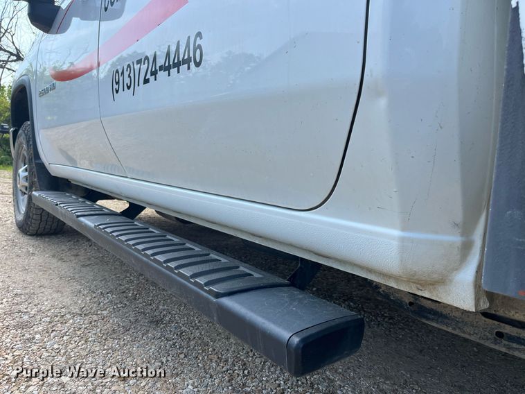 image for item LA9961 2020 Chevrolet Silverado 2500HD  Crew Cab utility bed pickup truck