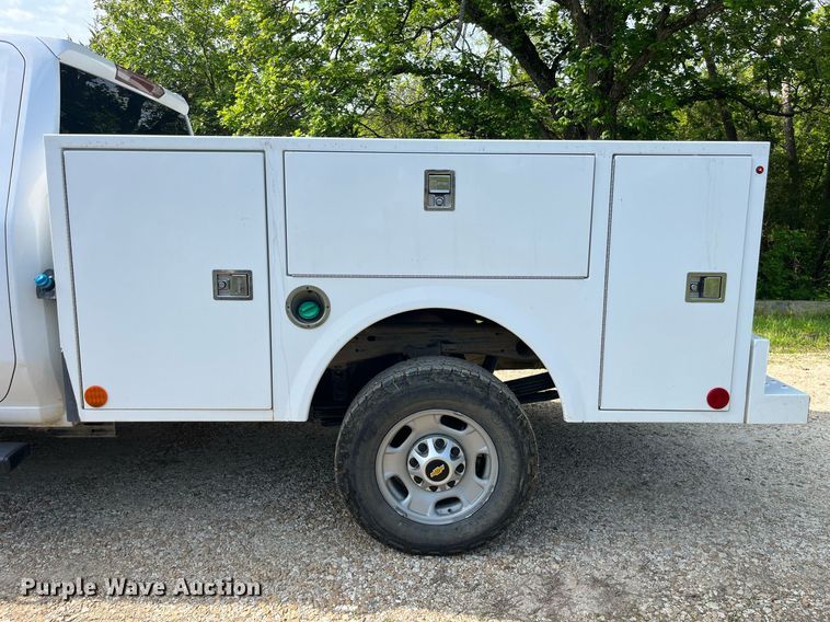 image for item LA9961 2020 Chevrolet Silverado 2500HD  Crew Cab utility bed pickup truck