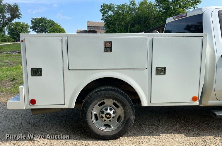 image for item LA9961 2020 Chevrolet Silverado 2500HD  Crew Cab utility bed pickup truck