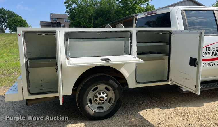 image for item LA9961 2020 Chevrolet Silverado 2500HD  Crew Cab utility bed pickup truck