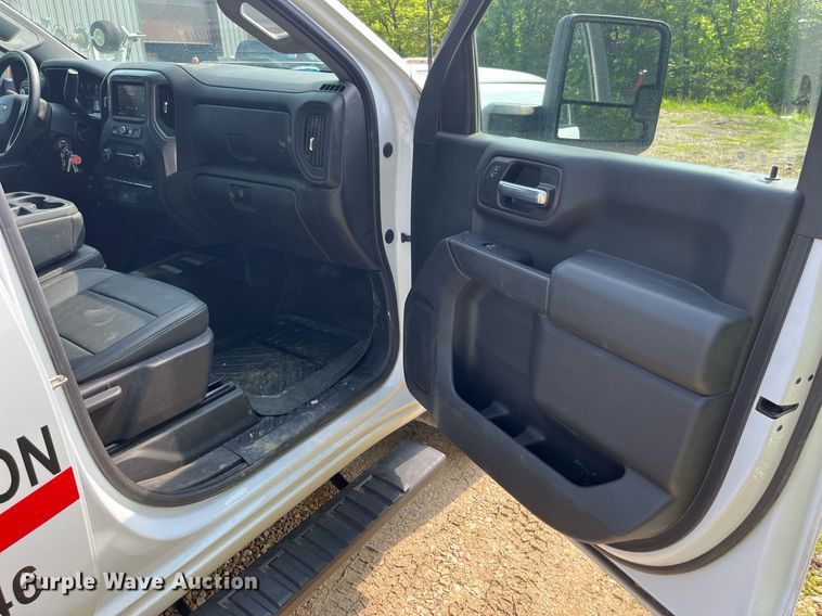 image for item LA9961 2020 Chevrolet Silverado 2500HD  Crew Cab utility bed pickup truck